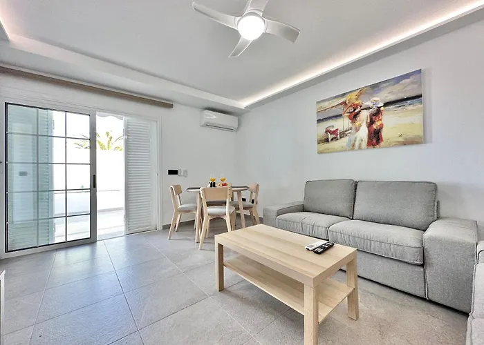 Tinerfe Garden アパート アデヘ